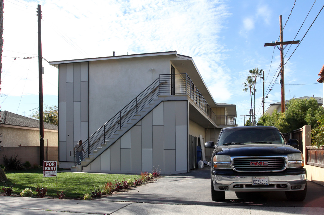 2205 Perkins Ln in Redondo Beach, CA - Building Photo