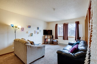 1063 E. Cascade Ave- Next to UWRF and CVTC in River Falls, WI - Foto de edificio - Interior Photo