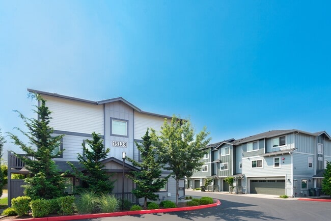 Aster Townhomes in Sumner, WA - Foto de edificio - Building Photo