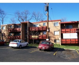 Avon Fields Apartments in Cincinnati, OH - Foto de edificio - Building Photo