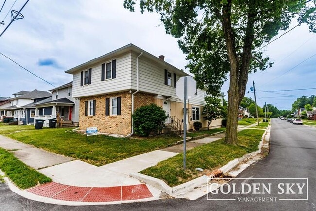 property at 1925 W Jackson St