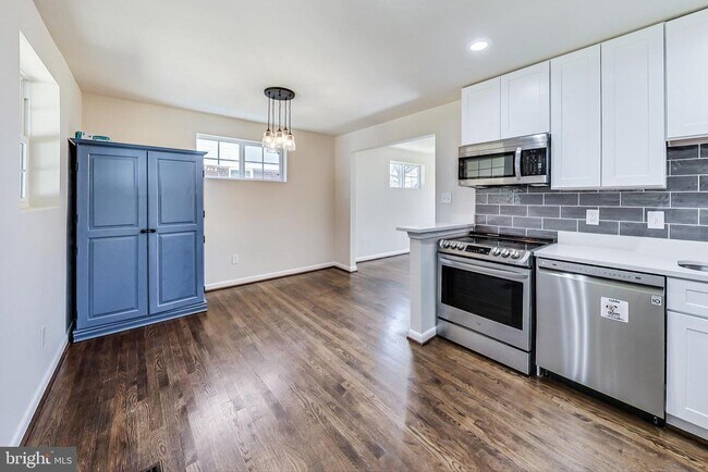 property at 4617 Creek Shore Dr
