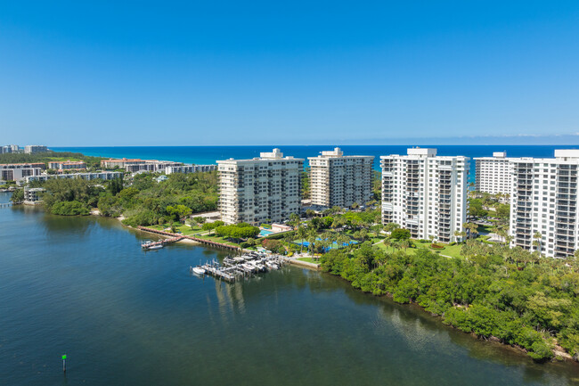 Boca Towers in Boca Raton, FL - Foto de edificio - Building Photo