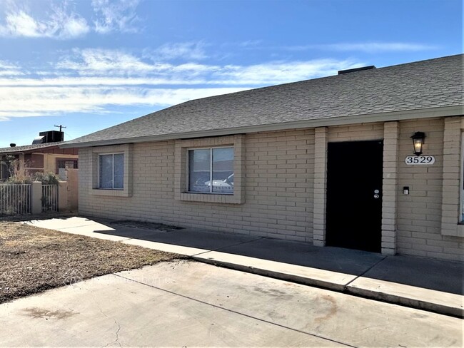 3529 W Chambers St in Phoenix, AZ - Foto de edificio - Building Photo