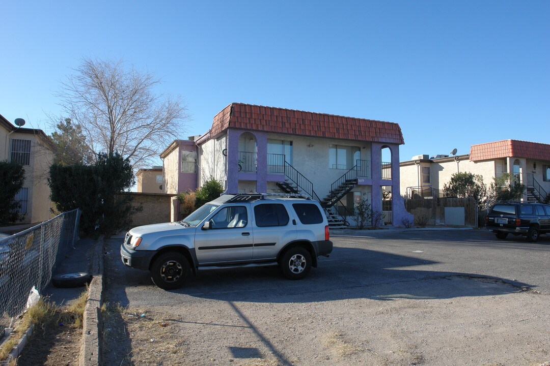 5619 E Lake Mead Blvd in Las Vegas, NV - Building Photo