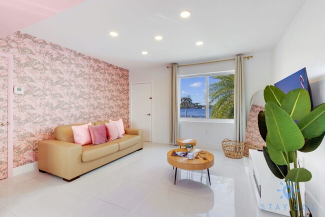 809 S Ocean Dr in Hollywood, FL - Building Photo - Building Photo