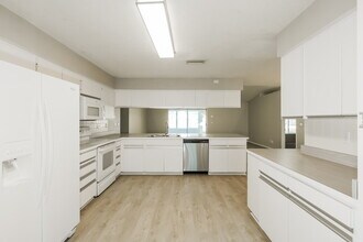 2877 48th Way E in Bradenton, FL - Foto de edificio - Building Photo