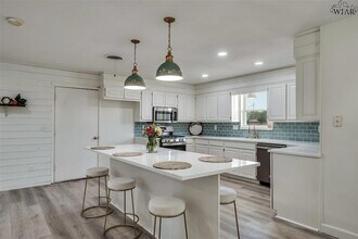 600 S Walnut St in Holliday, TX - Building Photo - Building Photo
