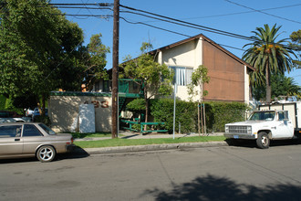 423-433 S Canada St in Santa Barbara, CA - Building Photo - Building Photo