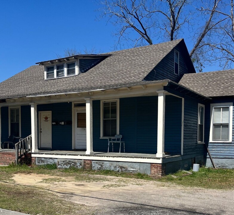 1527 Henley St in Orangeburg, SC - Building Photo