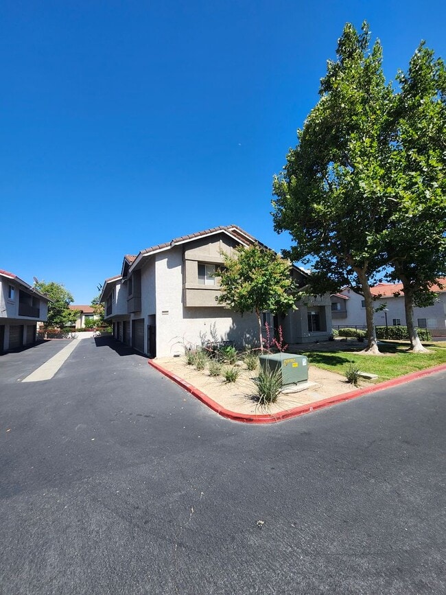 9934 Highland Ave in Rancho Cucamonga, CA - Building Photo - Building Photo