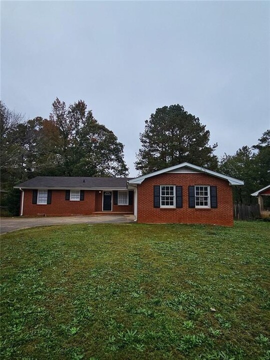 1822 Hallmark Dr in Griffin, GA - Building Photo