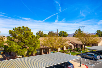 Henderson Manor in Henderson, NV - Building Photo - Building Photo