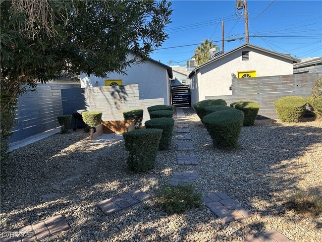 property at 308 S 10th St