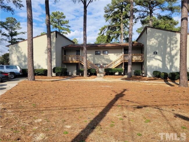 property at 901 Applewood Ln