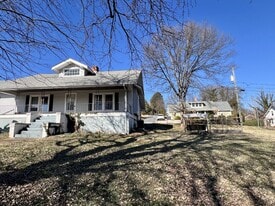 201 E Cowles St in Wilkesboro, NC - Building Photo