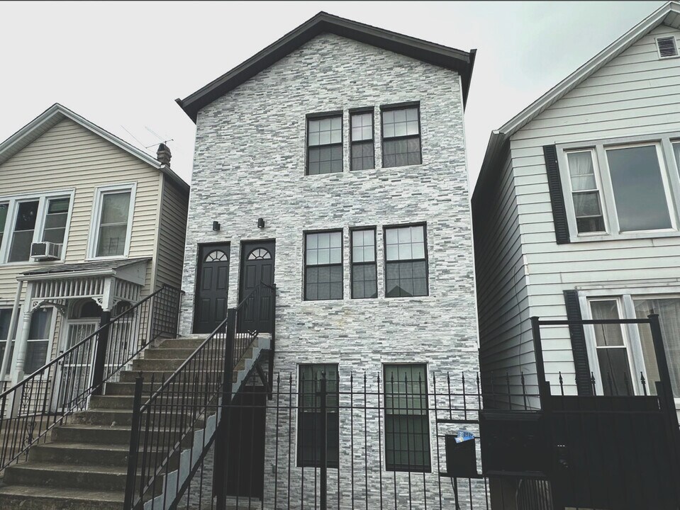 2702 S Union Ave in Chicago, IL - Building Photo