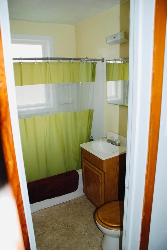 335 Hemlock Dr in Carnot-Moon, PA - Building Photo - Building Photo