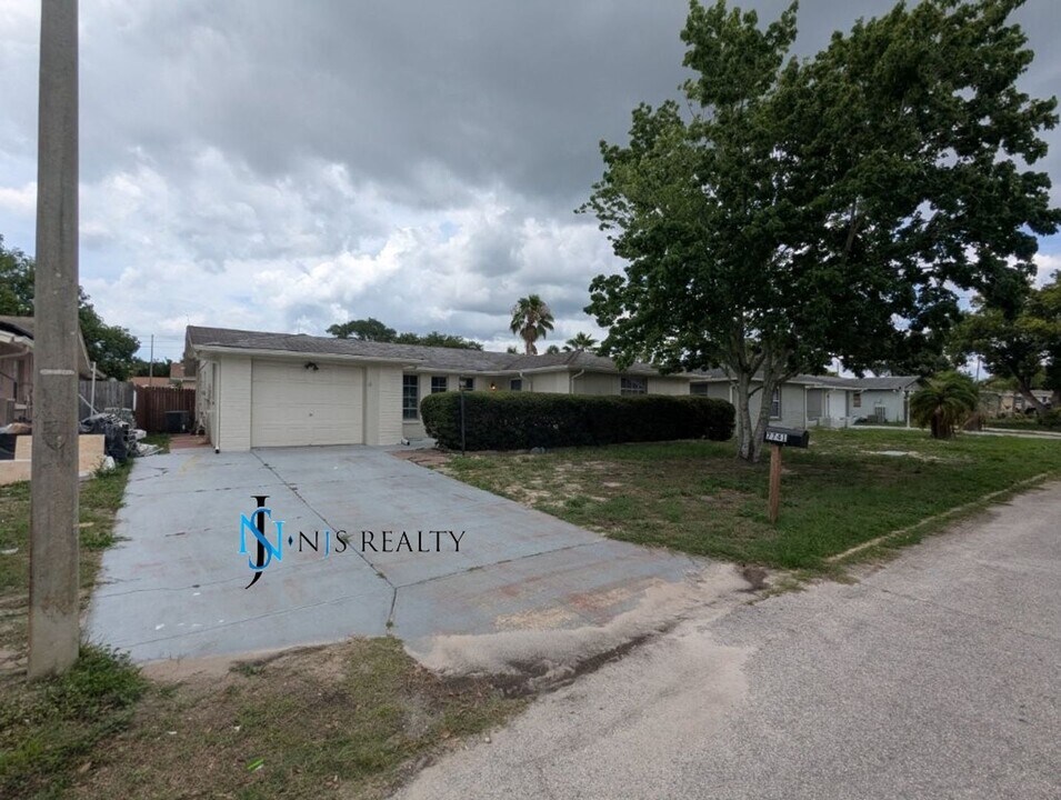 7741 Ironbark Dr in Port Richey, FL - Building Photo