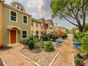 1101 Grove Blvd in Austin, TX - Building Photo - Building Photo