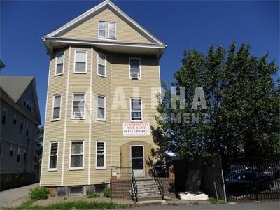 24 Everett St in Boston, MA - Building Photo
