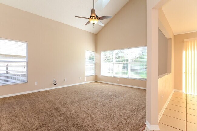 1721 Scotch Pine Dr in Brandon, FL - Building Photo - Building Photo
