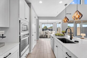 6732 W Coles Rd in Phoenix, AZ - Building Photo - Building Photo