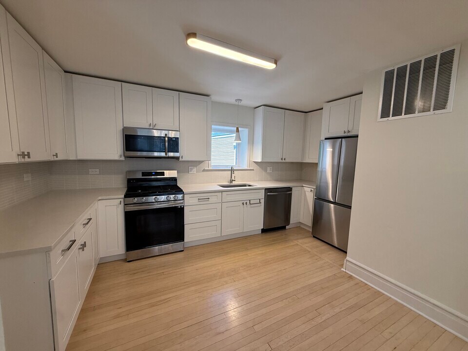 6220 N Magnolia Ave, Unit 3 Bed 1 Bath Magnolia in Chicago, IL - Building Photo