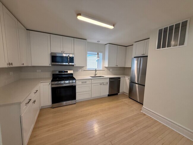 6220 N Magnolia Ave, Unit 3 Bed 1 Bath Magnolia