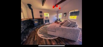 9 Wickes Ln in Wappingers Falls, NY - Building Photo