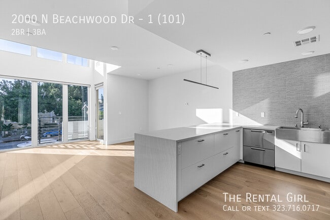 2000 Beachwood Dr in Los Angeles, CA - Building Photo - Building Photo