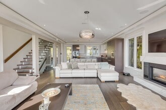 2165 Palmerston Ave in West Vancouver, BC - Building Photo - Building Photo