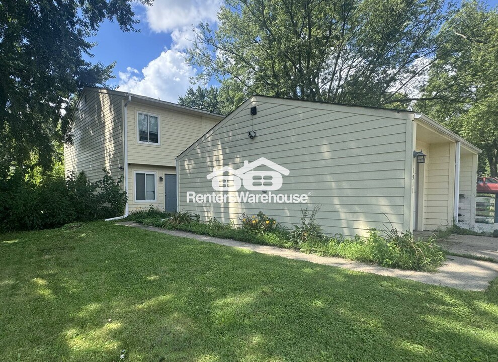 1911 E Creston Ave in Des Moines, IA - Building Photo