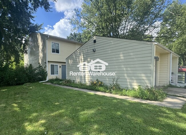 property at 1911 E Creston Ave