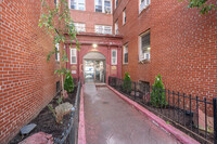 88-10 Whitney Ave in Elmhurst, NY - Foto de edificio - Building Photo