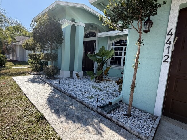 4412 SW Bonney St in Port St. Lucie, FL - Building Photo - Building Photo