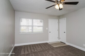 9613 El Prado St in Louisville, KY - Building Photo - Building Photo