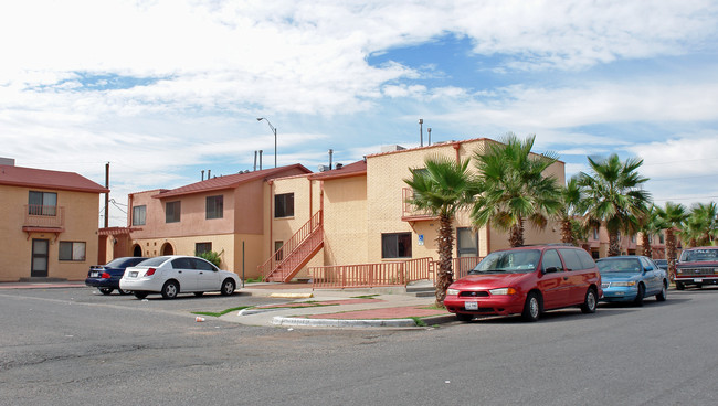 Salazar Park Apartments in El Paso, TX - Foto de edificio - Building Photo