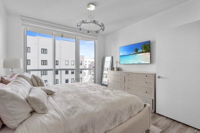 111 SE 8th Ave in Fort Lauderdale, FL - Foto de edificio - Building Photo