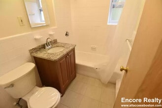 59 Parkman St, Unit 1A in Brookline, MA - Foto de edificio - Building Photo