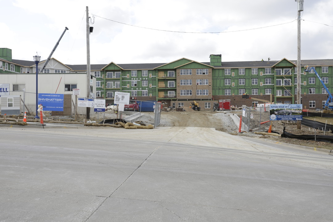 Overlook Village in Moline, IL - Foto de edificio