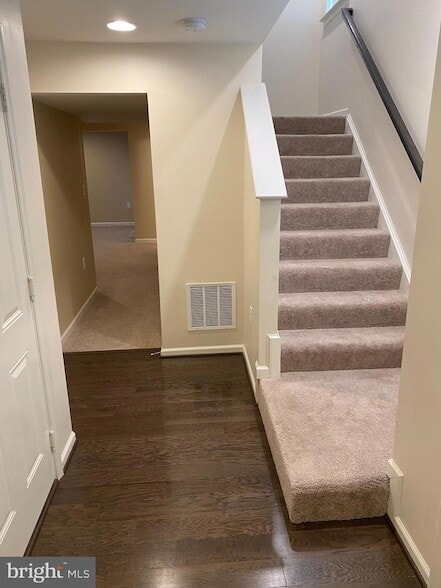 37 Cecily Way in Ranson, WV - Foto de edificio - Building Photo