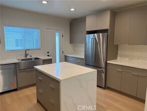 1070 N Vinedo Ave in Pasadena, CA - Building Photo - Building Photo