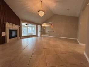 608 Pebbleshire Dr in Houston, TX - Building Photo - Building Photo