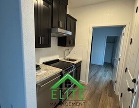 2278 Monferrato St in Manteca, CA - Foto de edificio - Building Photo