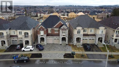 30 Drizzel Cres in Richmond Hill, ON - Building Photo - Building Photo