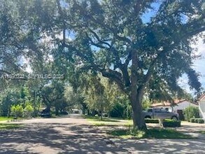 272 Springs Ave in Miami Springs, FL - Foto de edificio - Building Photo