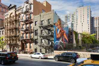 216 East 36th Street in New York, NY - Foto de edificio - Primary Photo