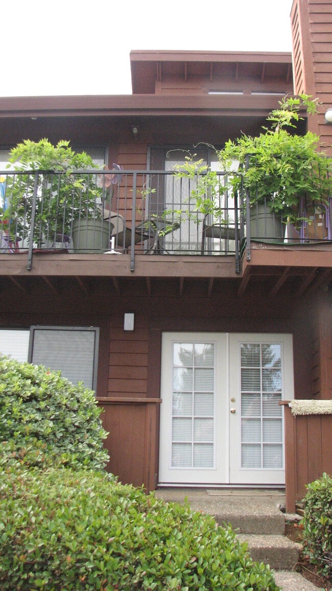 3180 Country Club Dr, Unit #2C in Cameron Park, CA - Building Photo - Building Photo