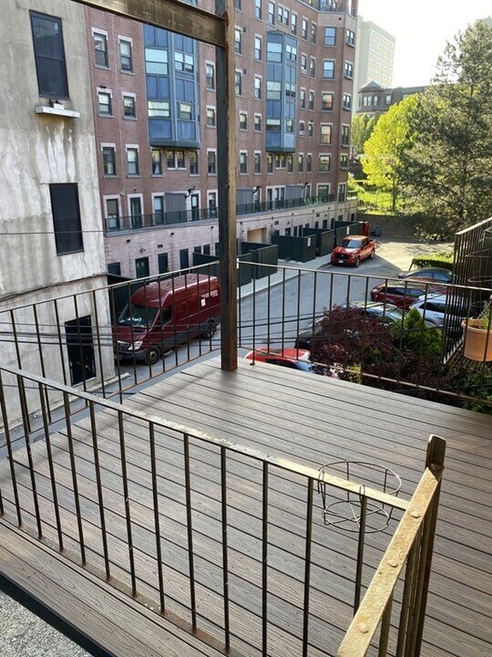 16 Wellington St in Boston, MA - Building Photo